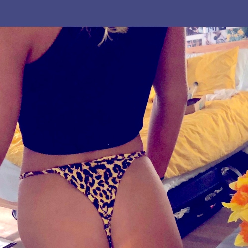 PrettyLittleThing NWT Leopard Plunge
Bikini Set - Picture 15 of 15